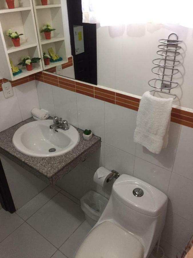 Hostal Blue Pacific Manta Kültér fotó